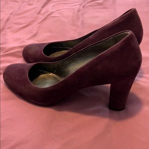 Purple pumps
